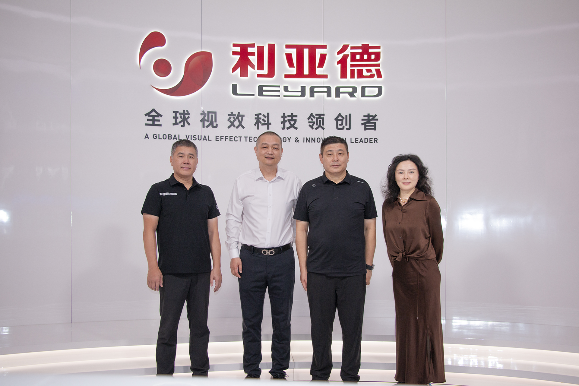 重庆千里科技股份有限公司周宗成总裁等向导一行莅临NG大舞台南方总部考察交流